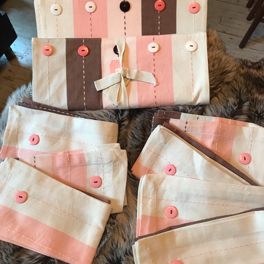 2 table runners/7 napkins